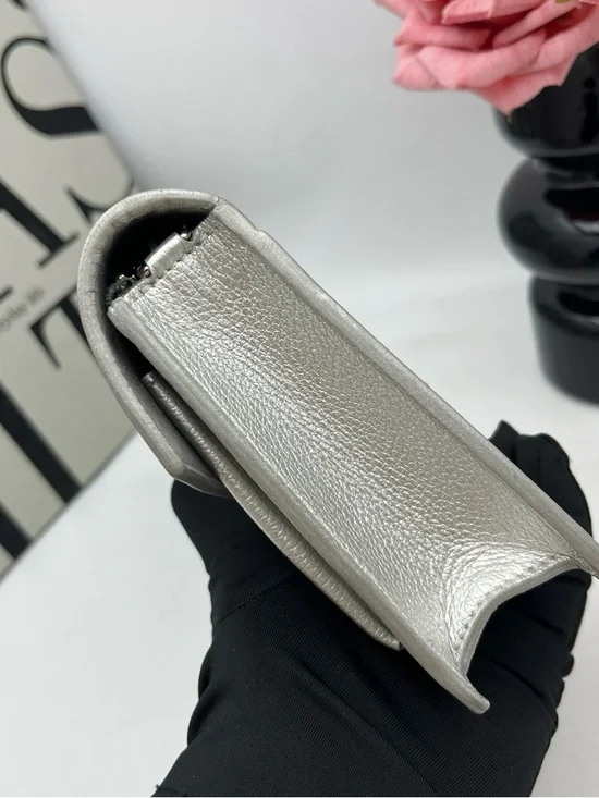 Louis Vuitton | Lockme Collection Silver Chain Bag | Microchip Version - Picture 3 of 11